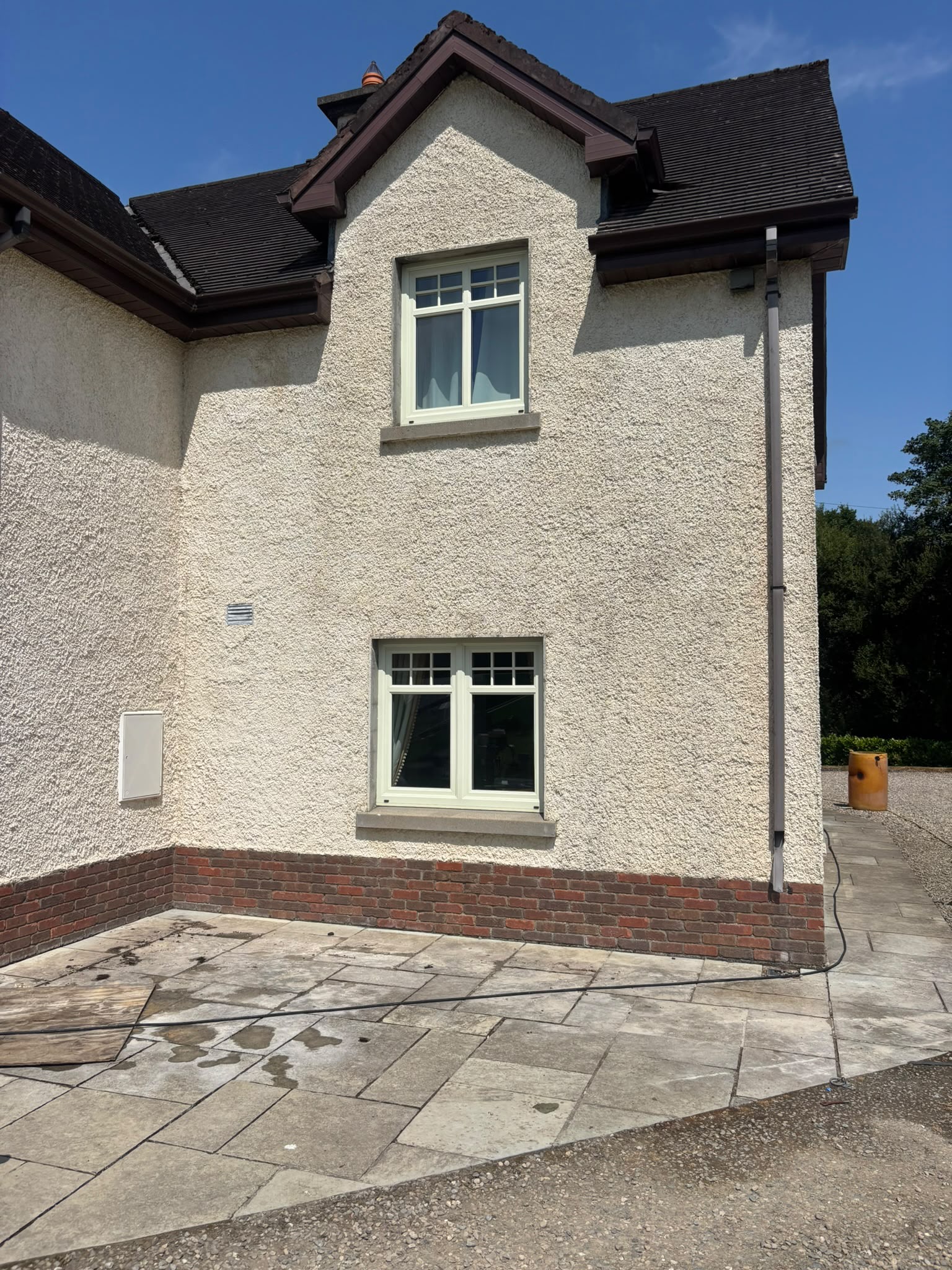 Freshly cleaned house render after softwash treatment